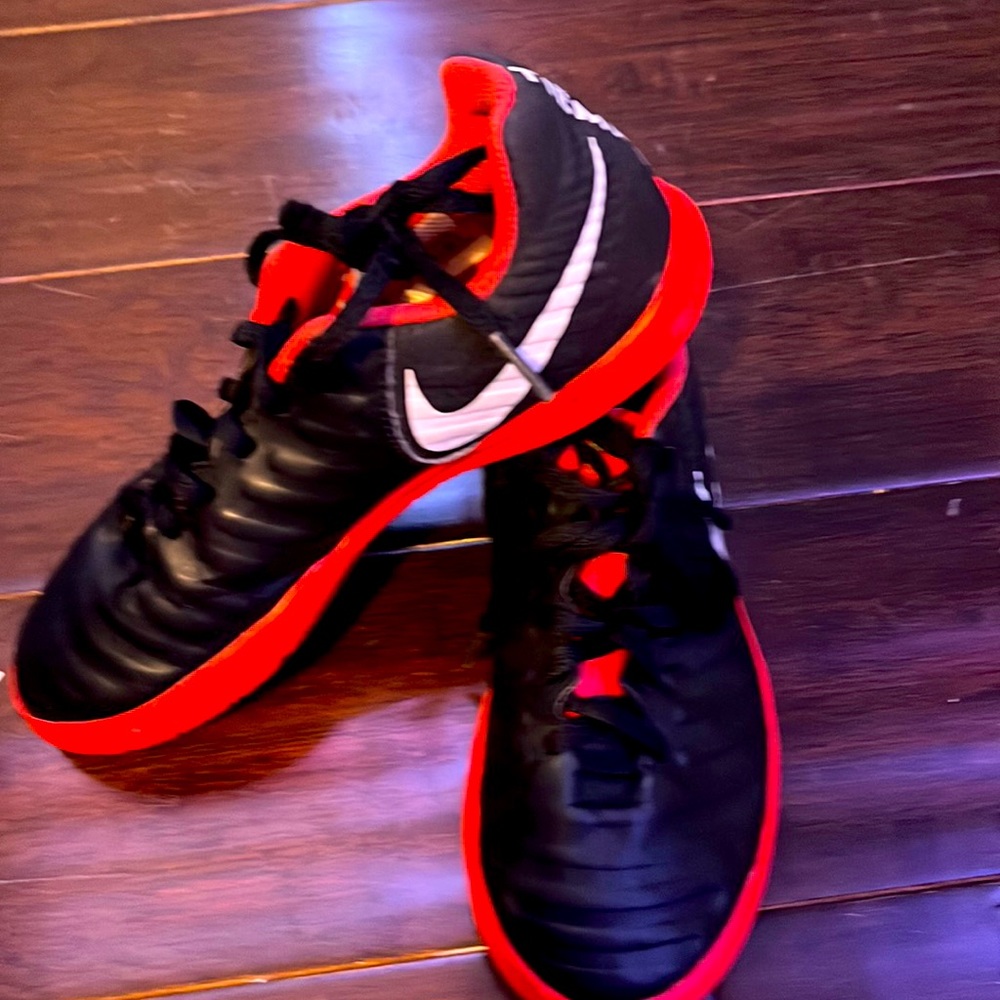 NIKE Tiempo shoes size 3Y